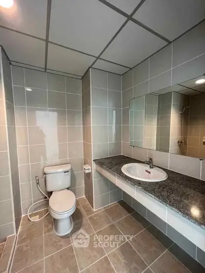 Modern bathroom with sleek tiles and contemporary fixtures