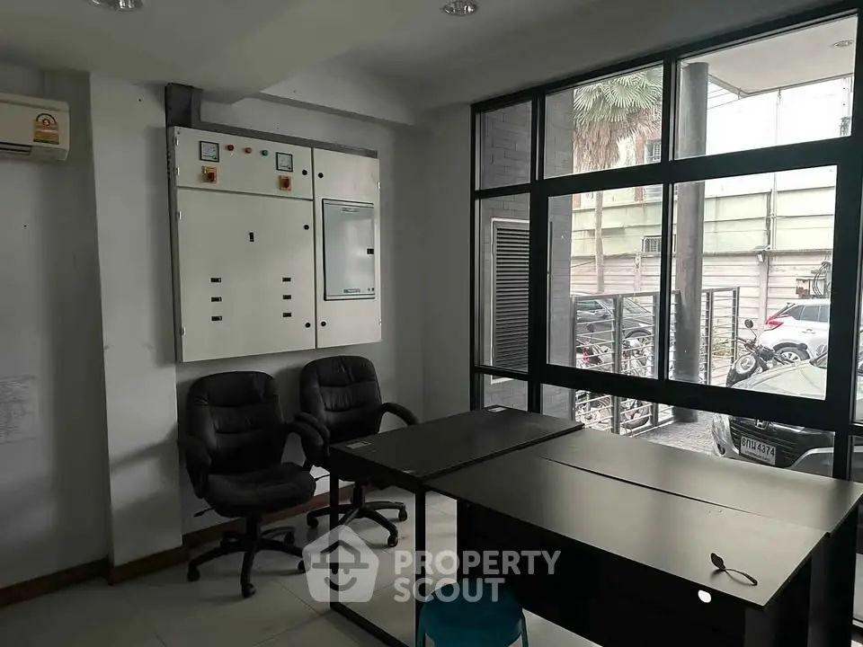 Modern office space with large windows and sleek furniture, ideal for productivity and comfort.