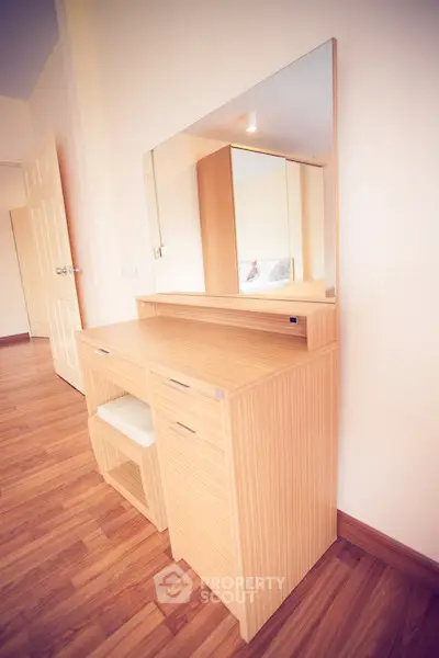  2 Bedrooms Condo -5