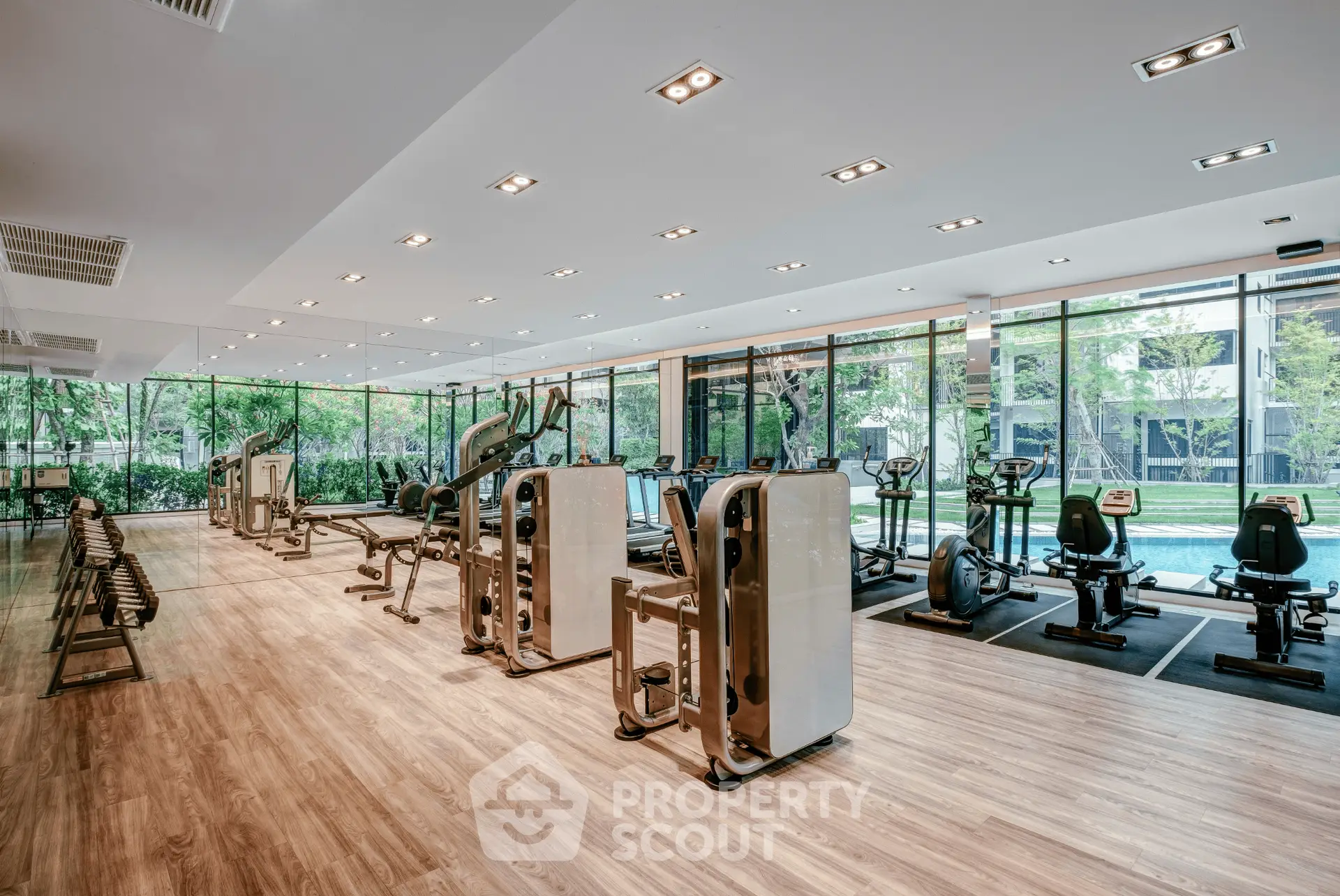 Blossom Condo @ Sathorn - Charoenrat