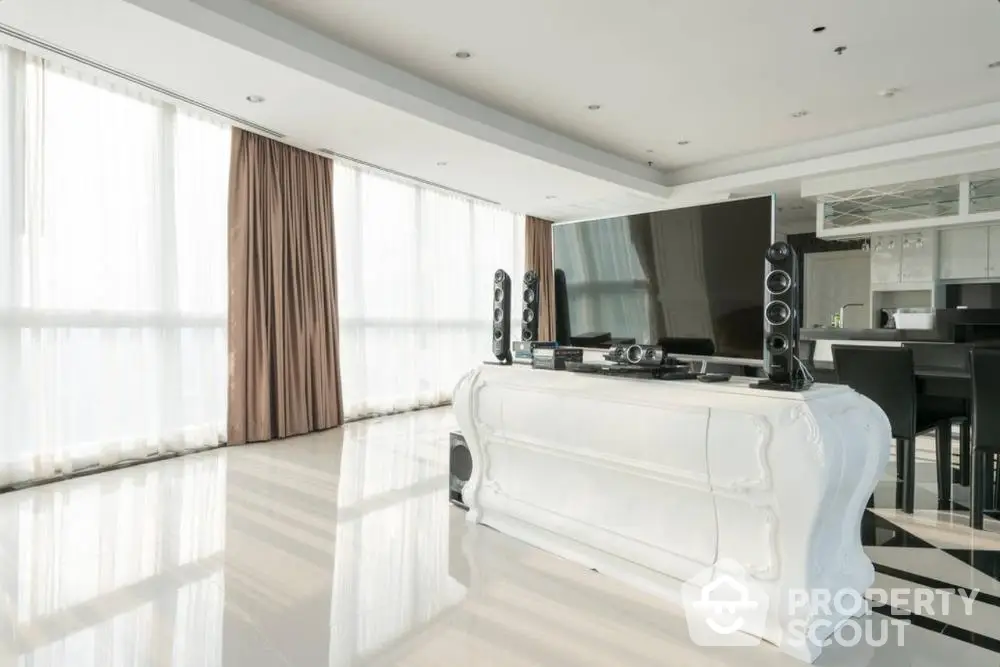  4 Bedrooms Condo at Millennium Residence Sukhumvit Condominium-1