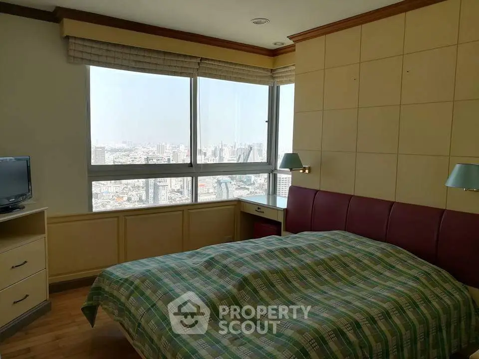  3 Bedrooms Condo at Sathorn House Condominium-1