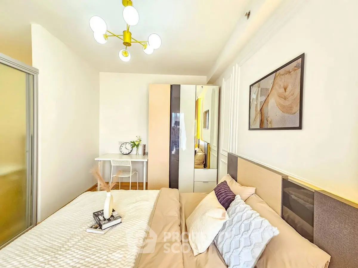 Modern bedroom with stylish decor and cozy ambiance, featuring a comfortable bed and elegant lighting.