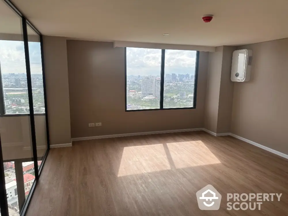 Spacious corner unit with stunning city view and floor-to-ceiling windows in modern apartment.