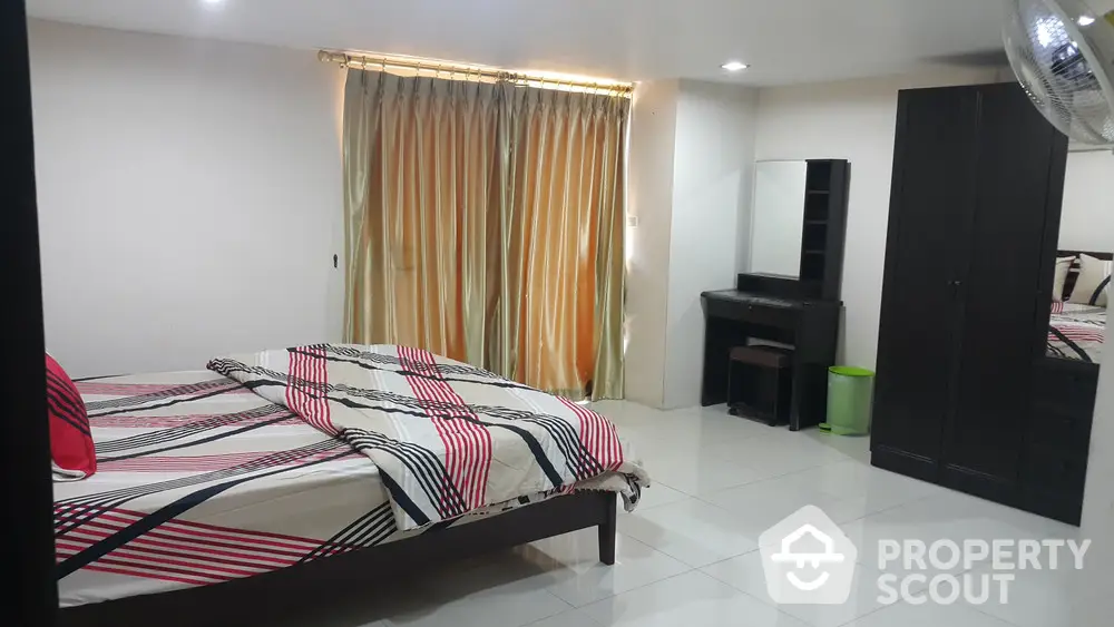  3 Bedrooms Condo at Country Complex Bangna-4