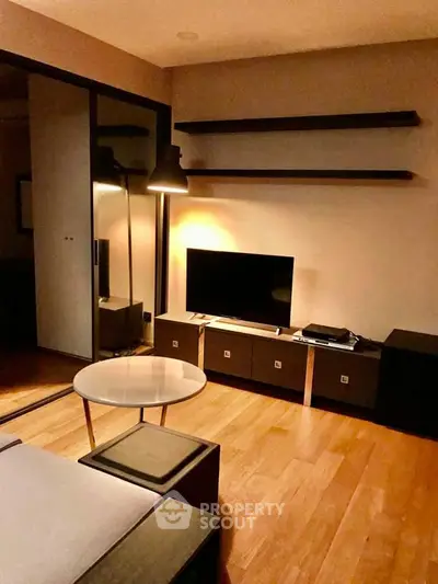 Fully Furnished 1 Bedroom Condo at Klass Langsuan-5