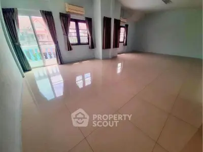 Spacious empty room with large windows and balcony access, perfect for customization.