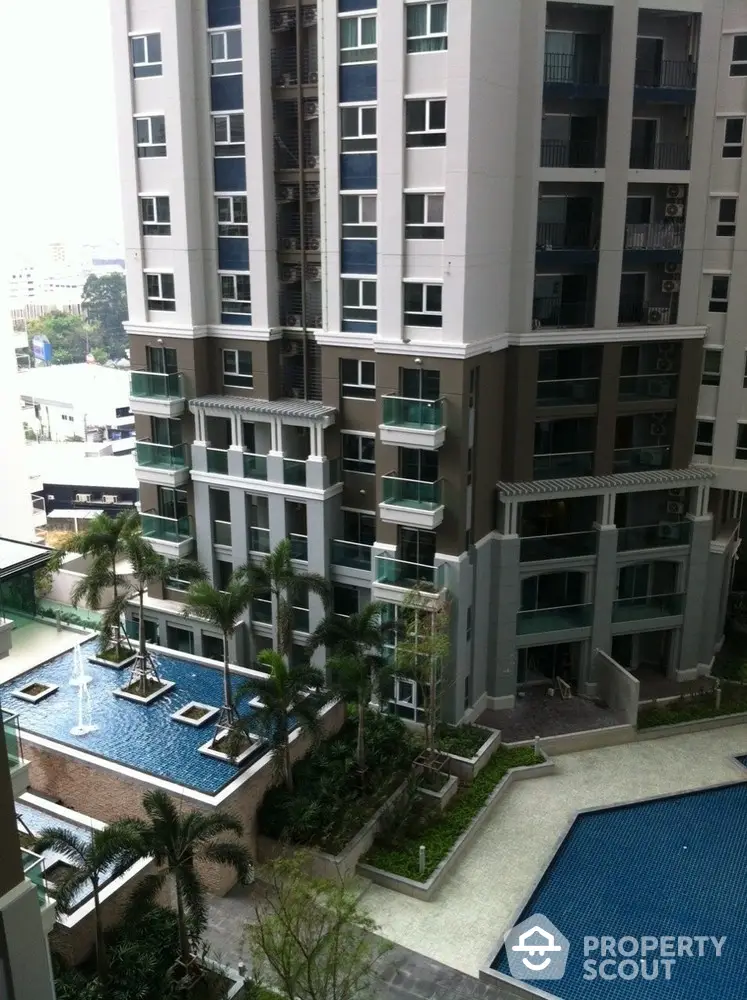  3 Bedrooms Condo -1