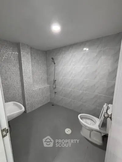 Spacious modern bathroom with sleek tiles and contemporary fixtures.