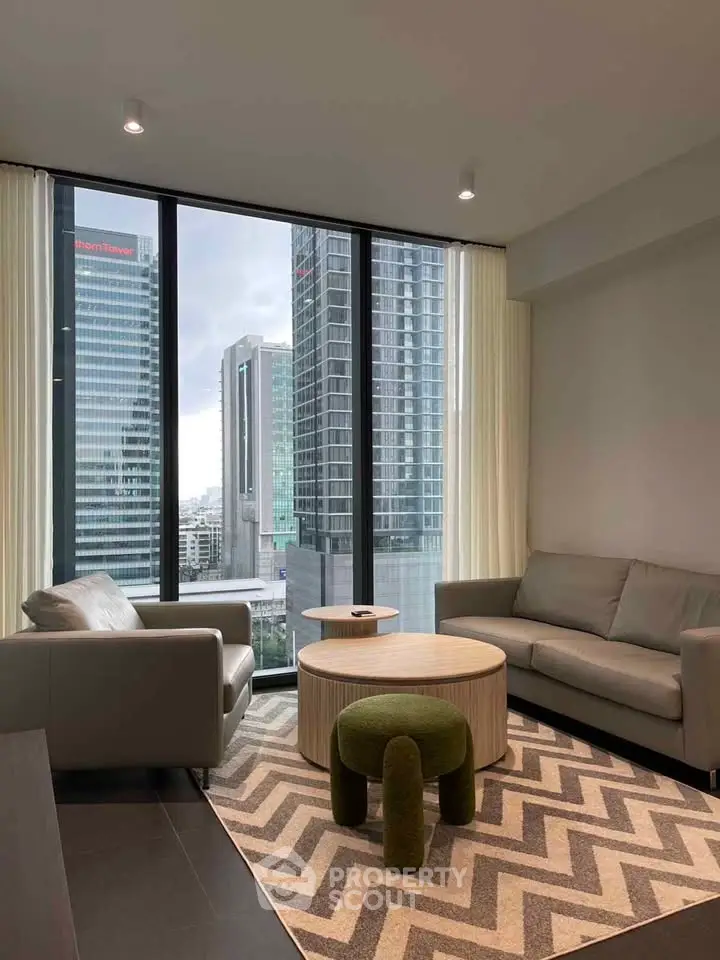 Modern living room with city view, featuring stylish furniture and floor-to-ceiling windows.