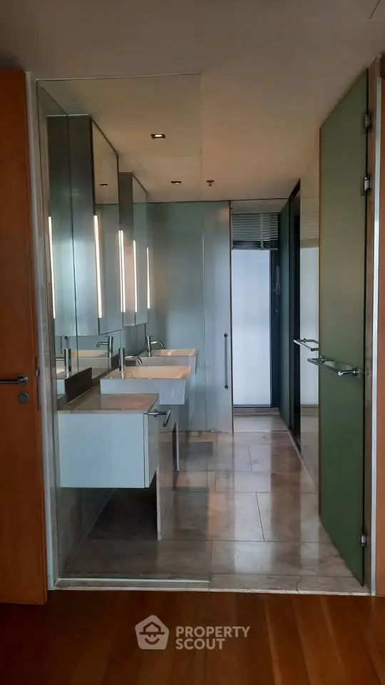 Modern bathroom with sleek design and dual sinks in luxury apartment.