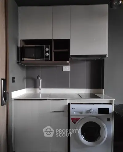 2074033-3-Photoroom (1).png