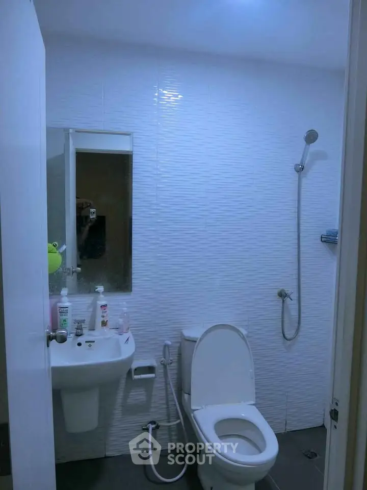 Modern bathroom with sleek white tiles and contemporary fixtures