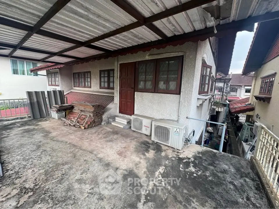 Spacious rooftop area with potential for renovation in suburban home