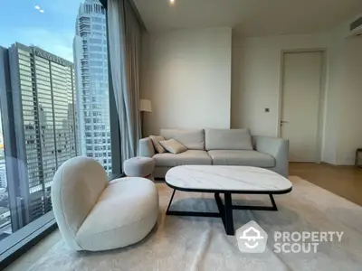 Modern living room with city view, featuring stylish furniture and floor-to-ceiling windows.