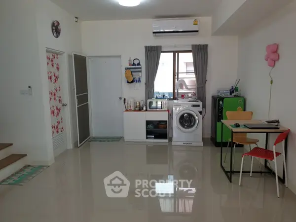 image_rental-7463058