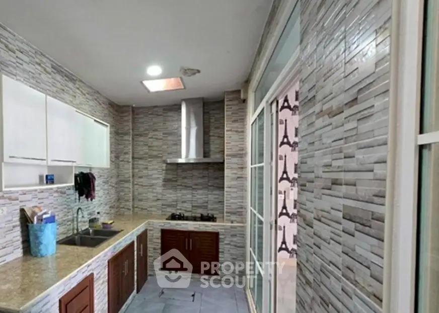 Screenshot 2569-03-17 at 21.58.12.jpg