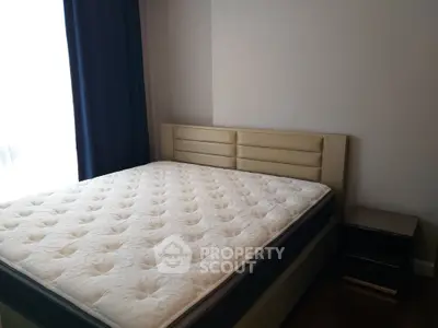 Spacious bedroom with large bed and natural light, perfect for relaxation.