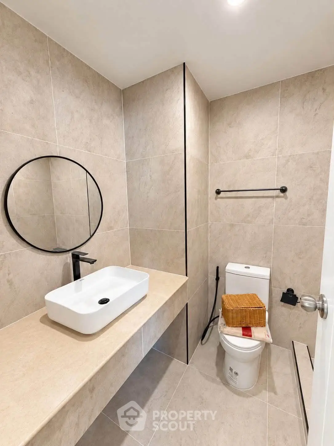 Modern bathroom with sleek design and elegant fixtures