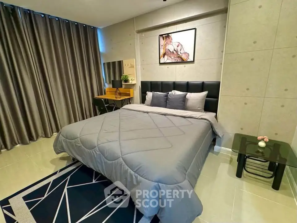 Modern bedroom with stylish decor and cozy ambiance, featuring a comfortable bed and elegant furnishings.
