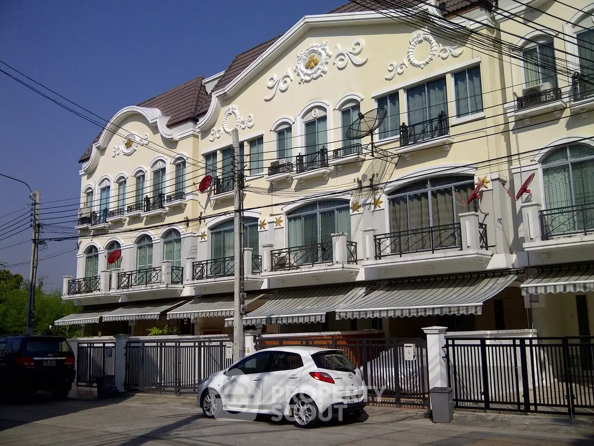  3 Bedrooms House -1