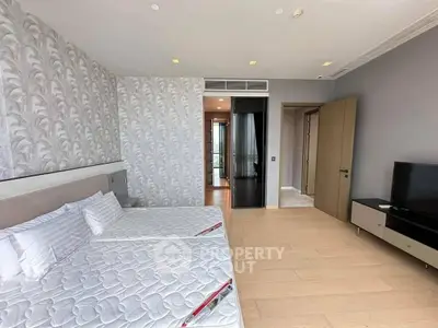 Spacious modern bedroom with twin beds and stylish decor