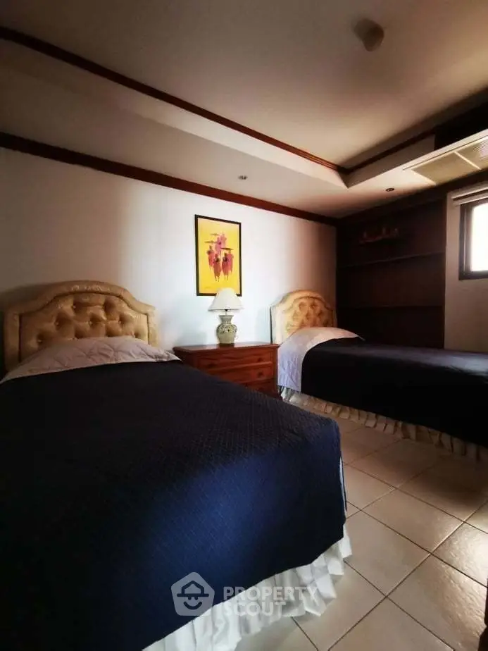  2 Bedrooms Condo -1