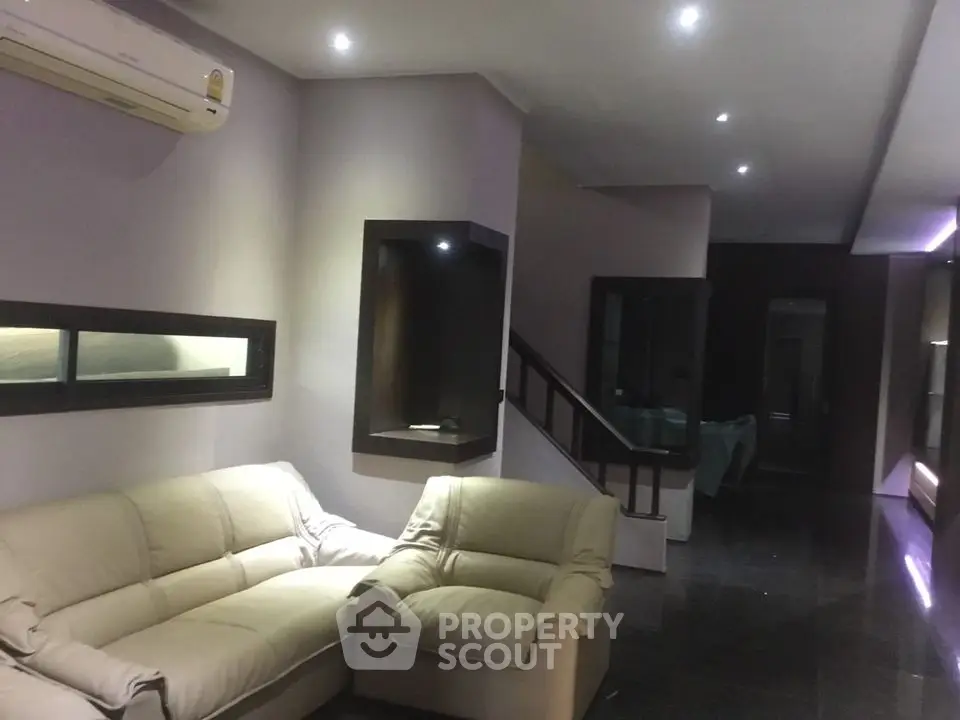 Fully Furnished 2 Bedrooms -1