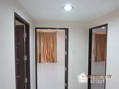  3 Bedrooms Condo at Country Complex Bangna-7