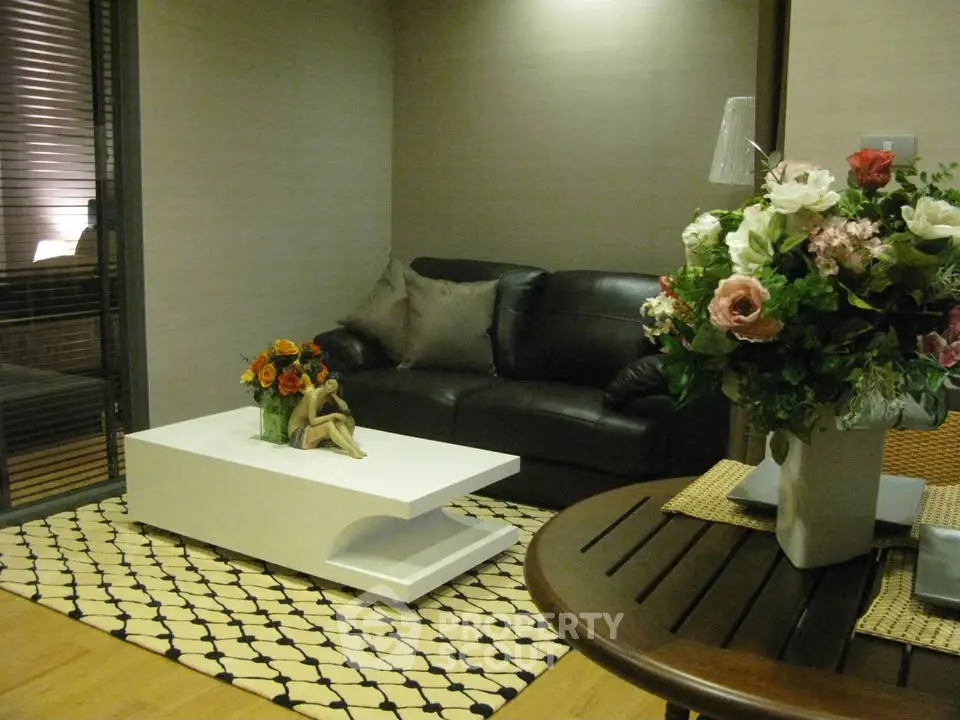 Stylish living room with modern decor and elegant floral arrangements.