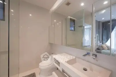 Modern bathroom with sleek design and large mirrors in a luxury apartment.