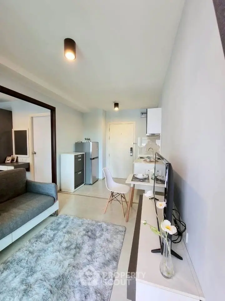 Modern living room with stylish decor and open kitchen layout
