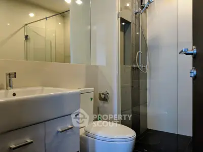  1 Bedroom Condo at Rhythm Sathorn Narathiwas Bathroom