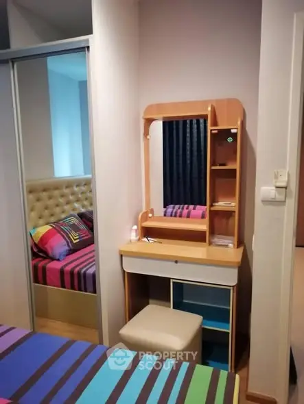 Cozy bedroom with mirrored closet and stylish vanity table