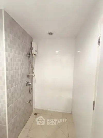 Modern bathroom with sleek shower design and neutral tiles