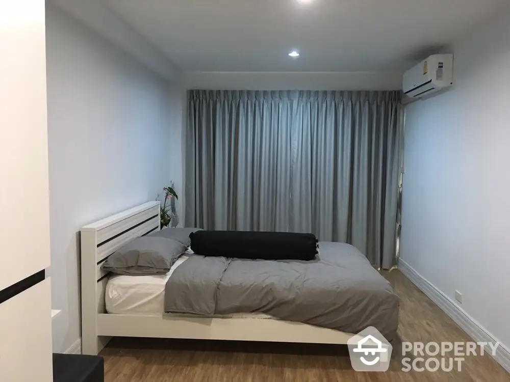  2 Bedrooms Condo -1