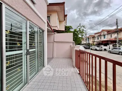 Charming townhouse with spacious balcony in a serene neighborhood, perfect for relaxation and outdoor enjoyment.