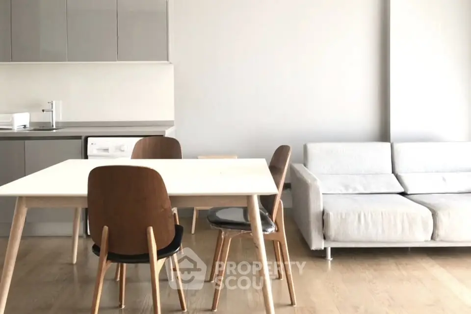 Modern open-plan living room with dining area and sleek kitchen design.