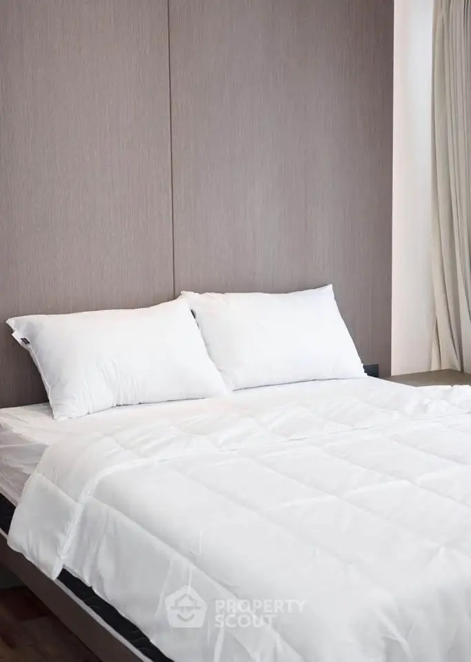 Elegant bedroom with plush bedding and modern decor, perfect for relaxation and comfort.