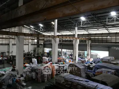 Spacious industrial warehouse with high ceilings and ample storage space.