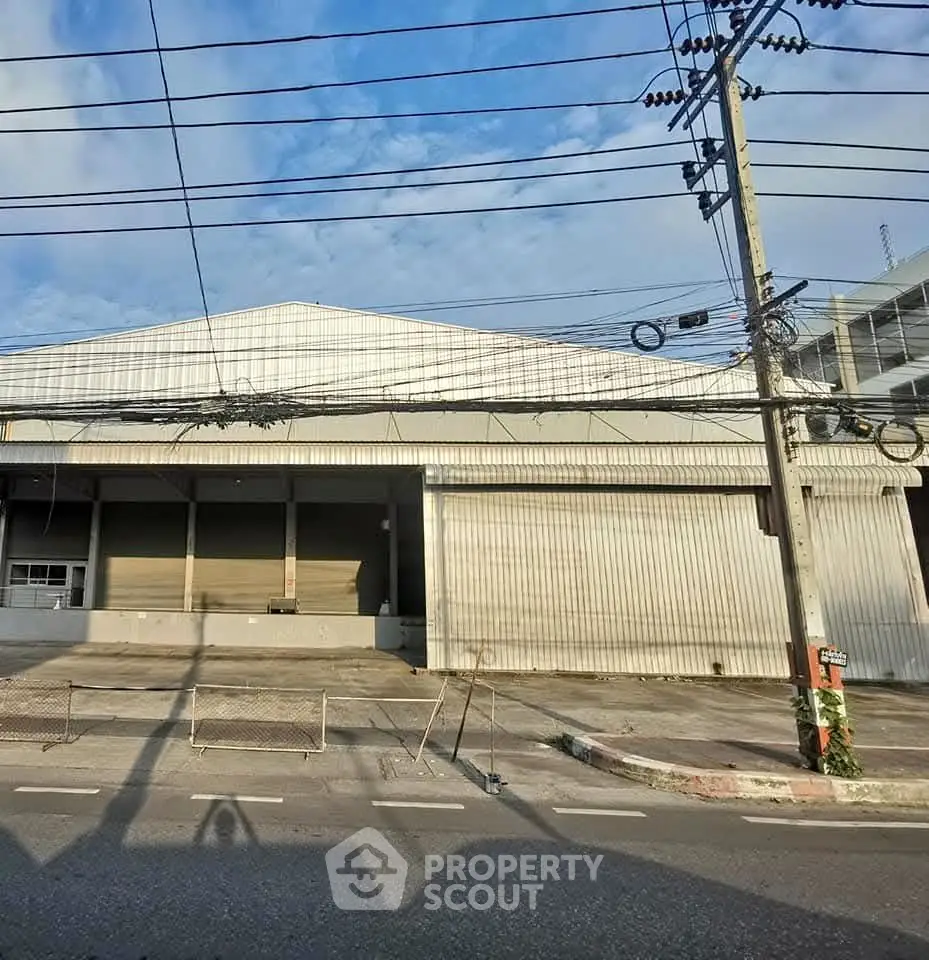 Spacious industrial warehouse with large loading bays and ample parking space.