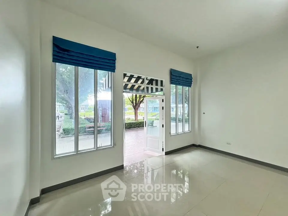 Spacious room with large windows and garden view, perfect for natural light lovers.