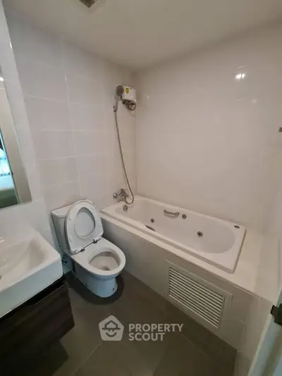 Modern bathroom with bathtub and sleek fixtures in a contemporary apartment.