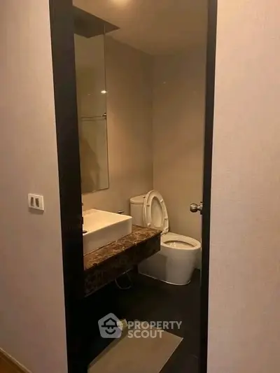 Modern bathroom with sleek design and elegant fixtures