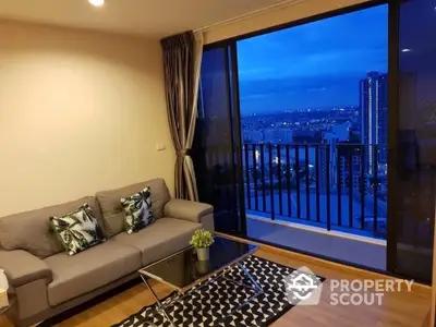  2 Bedrooms Condo at The Tree Interchange-4