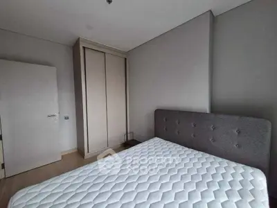 Modern bedroom with minimalist design and cozy atmosphere.