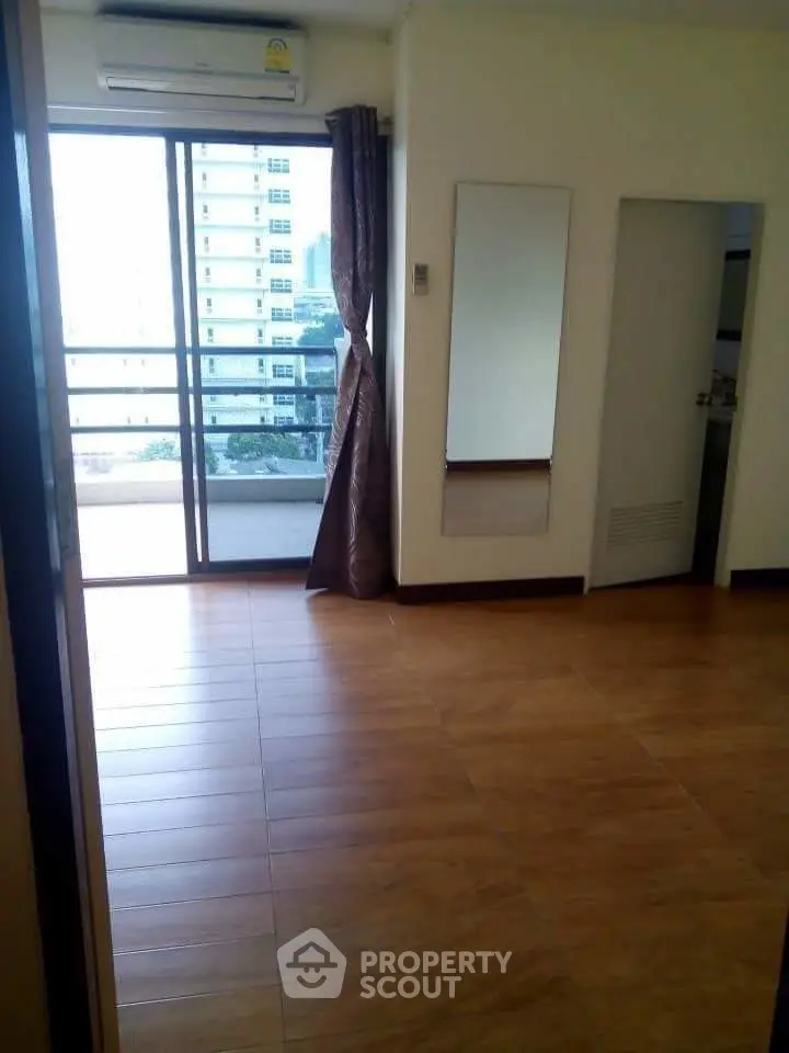  2 Bedrooms Condo -5