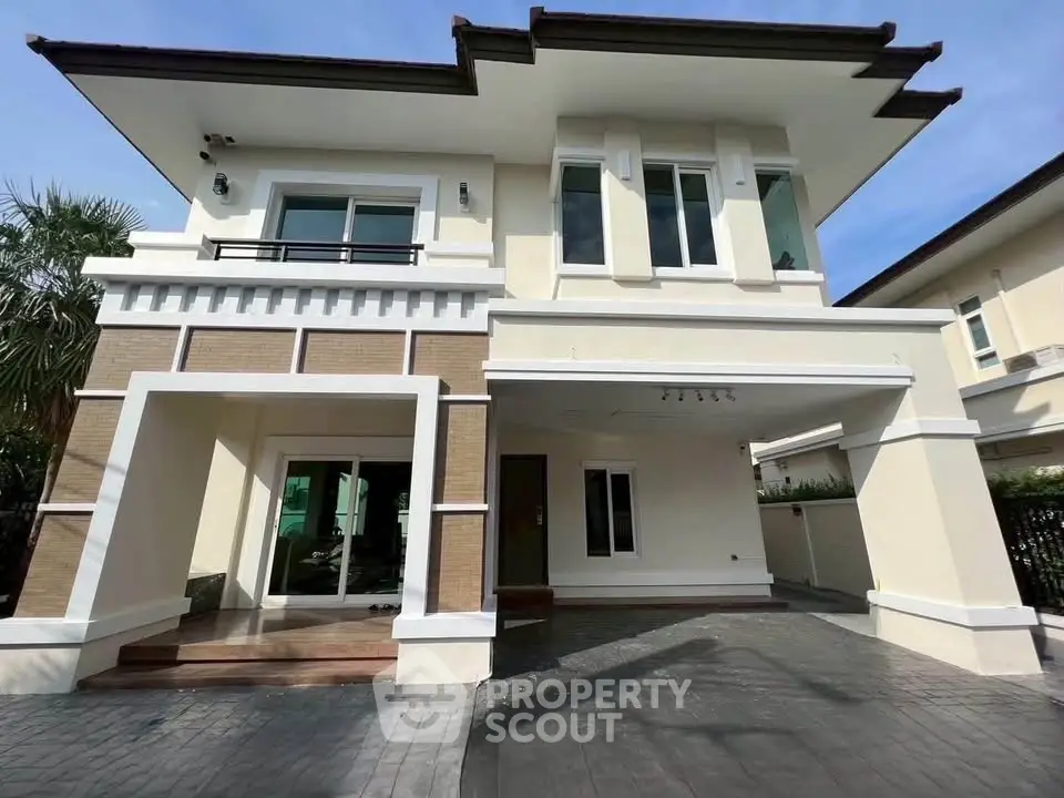 Stunning two-story modern house with spacious driveway and elegant architectural design.