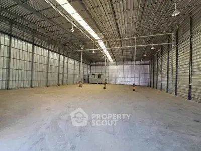Spacious industrial warehouse with high ceilings and ample storage space