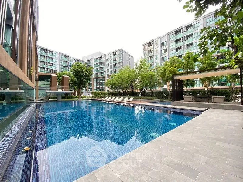 Luxurious apartment complex with stunning pool and modern amenities.